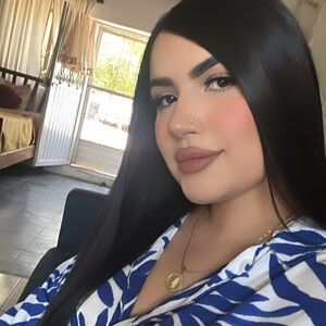 Meet your Posher, Adriana